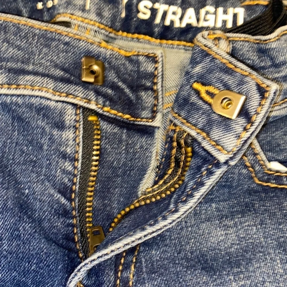 Gap kids boys 7 straight jeans with fake button